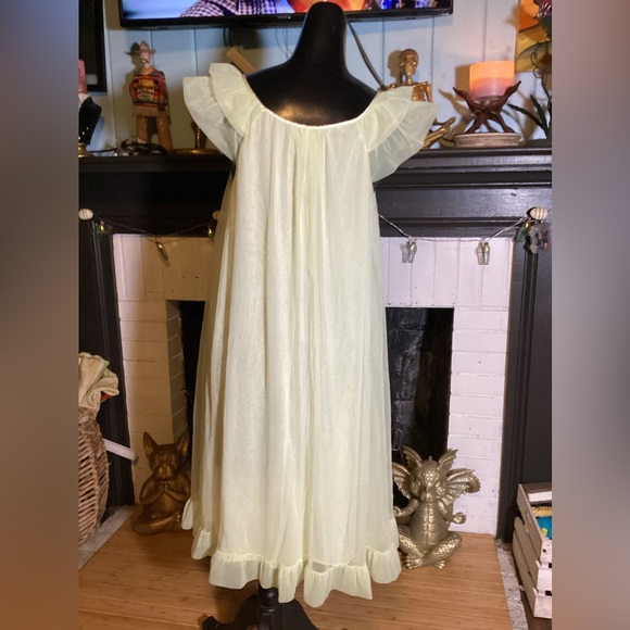 1960’s Green Ruffle Trim Rose Detail Nylon Lingerie Night Gown Small - Picture 10 of 11